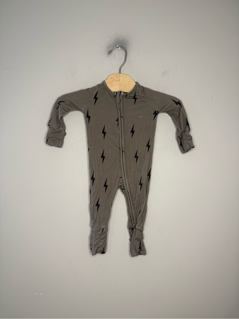$23 ADD ON forever french green bamboo footie lightning 0-3M kyte baby zara